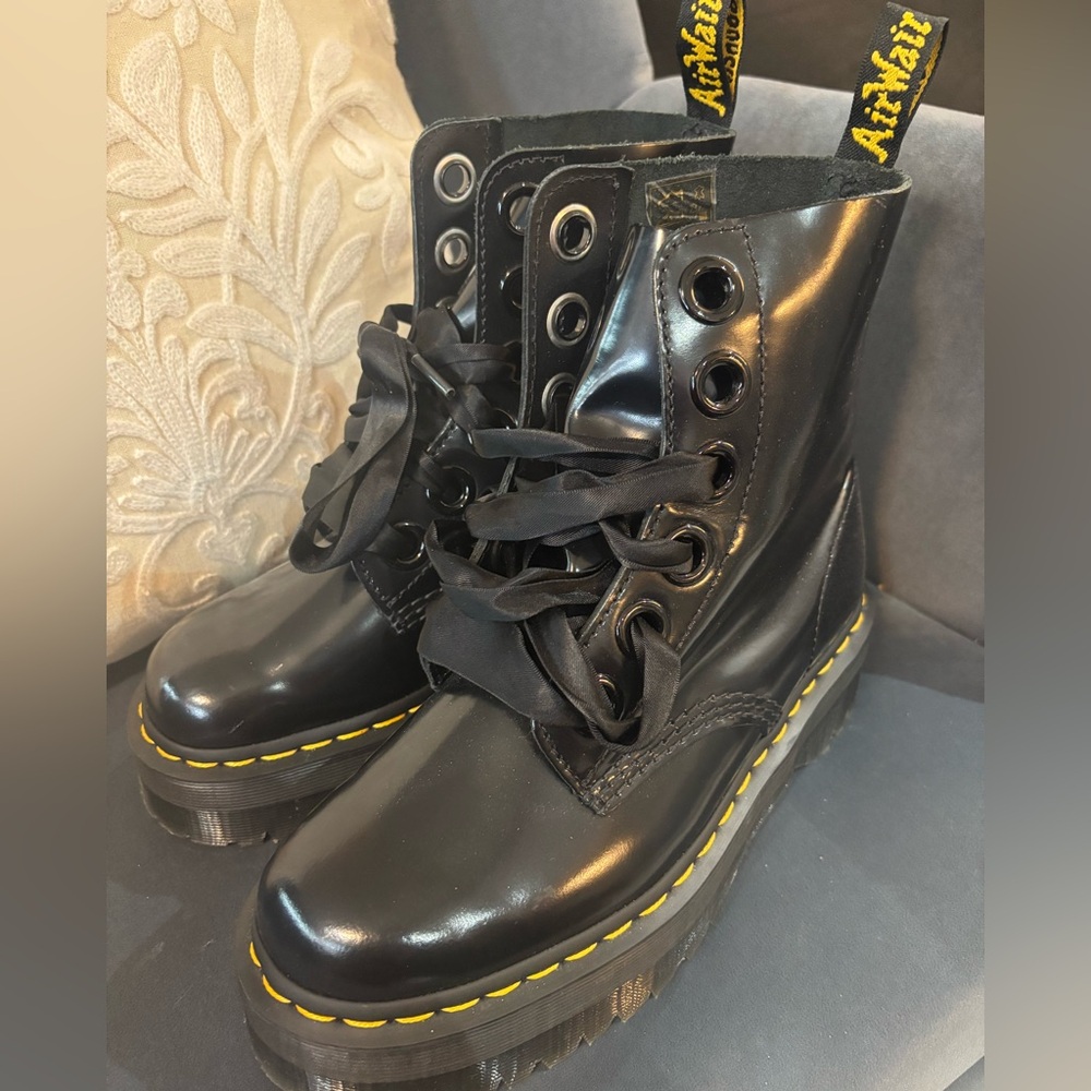 Molly Dr. Martens
